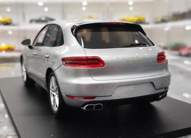 1:18 Porsche 2017 Macan Turbo Die Cast Model Car