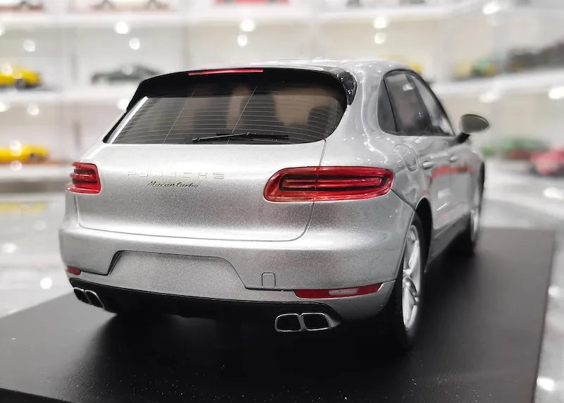1:18 Porsche 2017 Macan Turbo Die Cast Model Car