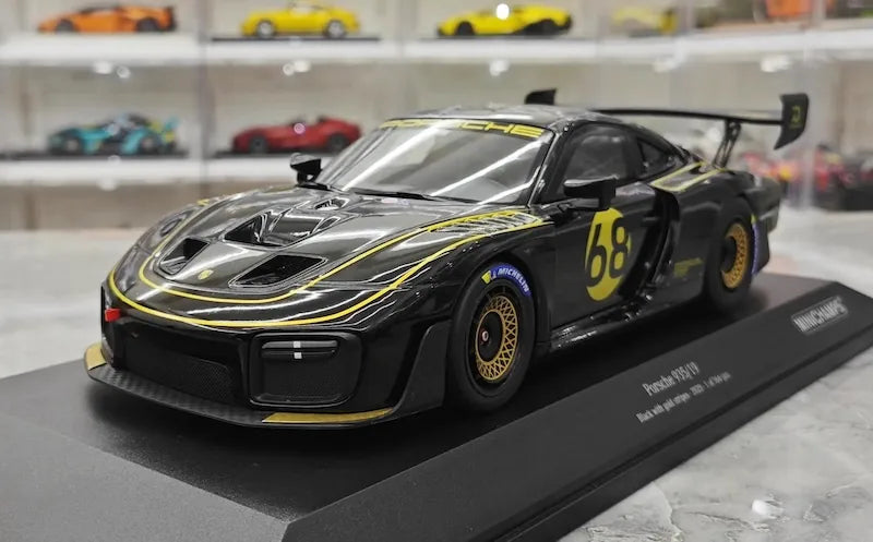 1:18 Porsche 2019 935/19 #68 Die Cast Model Car