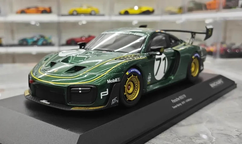 1:18 Porsche 2019 935/19 #71 Die Cast Model Car
