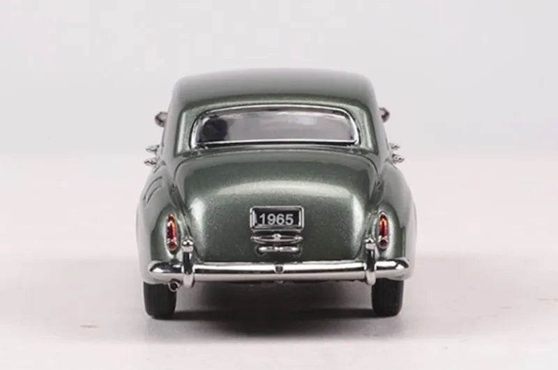 1:64 Rolls-Royce 1965 Silver Shadow Die Cast Model Car