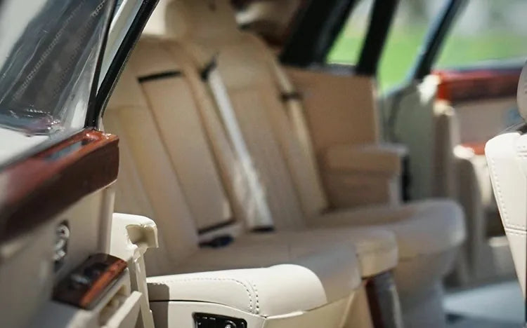 1:18 Rolls-Royce 2003 Phantom Die Cast Model Car