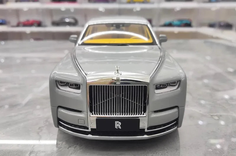 1:18 Rolls-Royce 2017 Phantom VIII EWB Die Cast Model Car