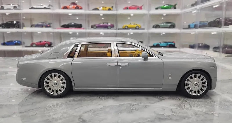 1:18 Rolls-Royce 2017 Phantom VIII EWB Die Cast Model Car