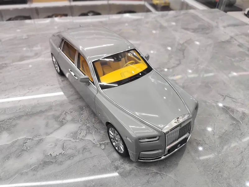 1:18 Rolls-Royce 2017 Phantom VIII EWB Die Cast Model Car