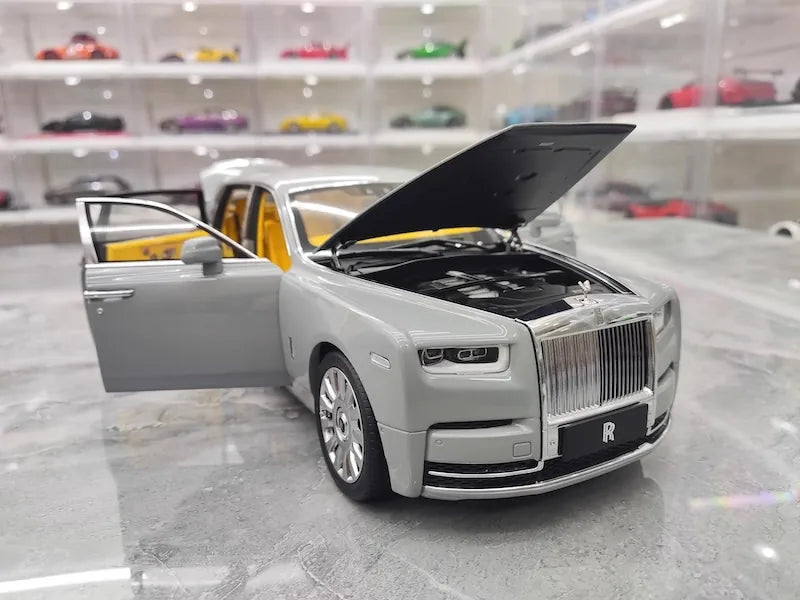 1:18 Rolls-Royce 2017 Phantom VIII EWB Die Cast Model Car