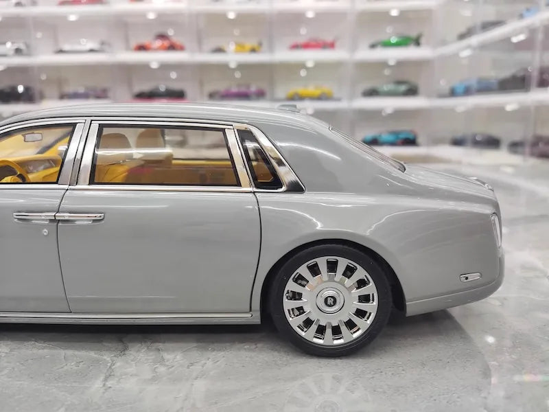 1:18 Rolls-Royce 2017 Phantom VIII EWB Die Cast Model Car