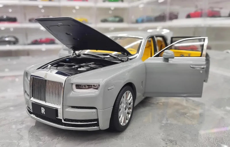 1:18 Rolls-Royce 2017 Phantom VIII EWB Die Cast Model Car
