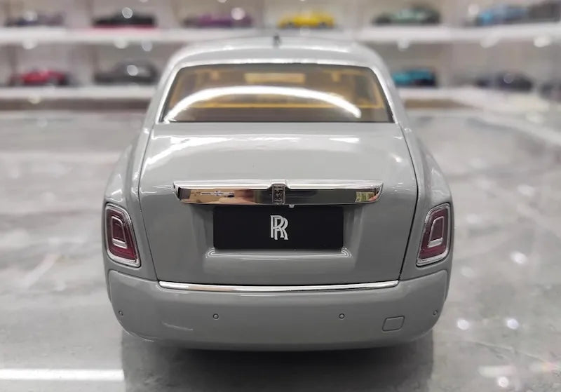 1:18 Rolls-Royce 2017 Phantom VIII EWB Die Cast Model Car
