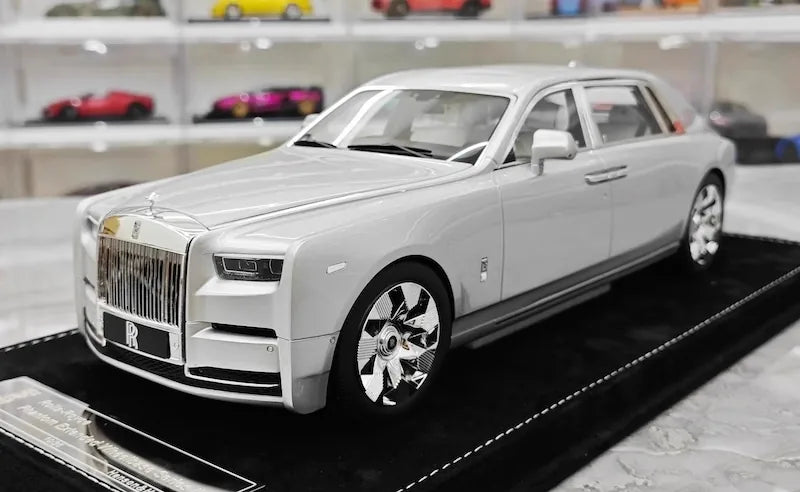 1:18 Rolls-Royce 2017 Phantom VIII EWB Die Cast Model Car