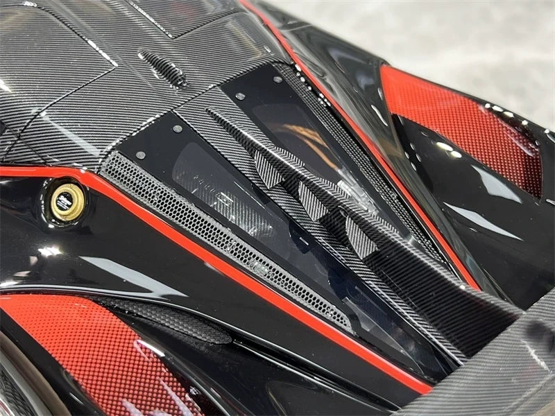 Runner Ferrari 2017 FXX-K Evo Black 1:18 – راتنج نموذجي قابل للجمع