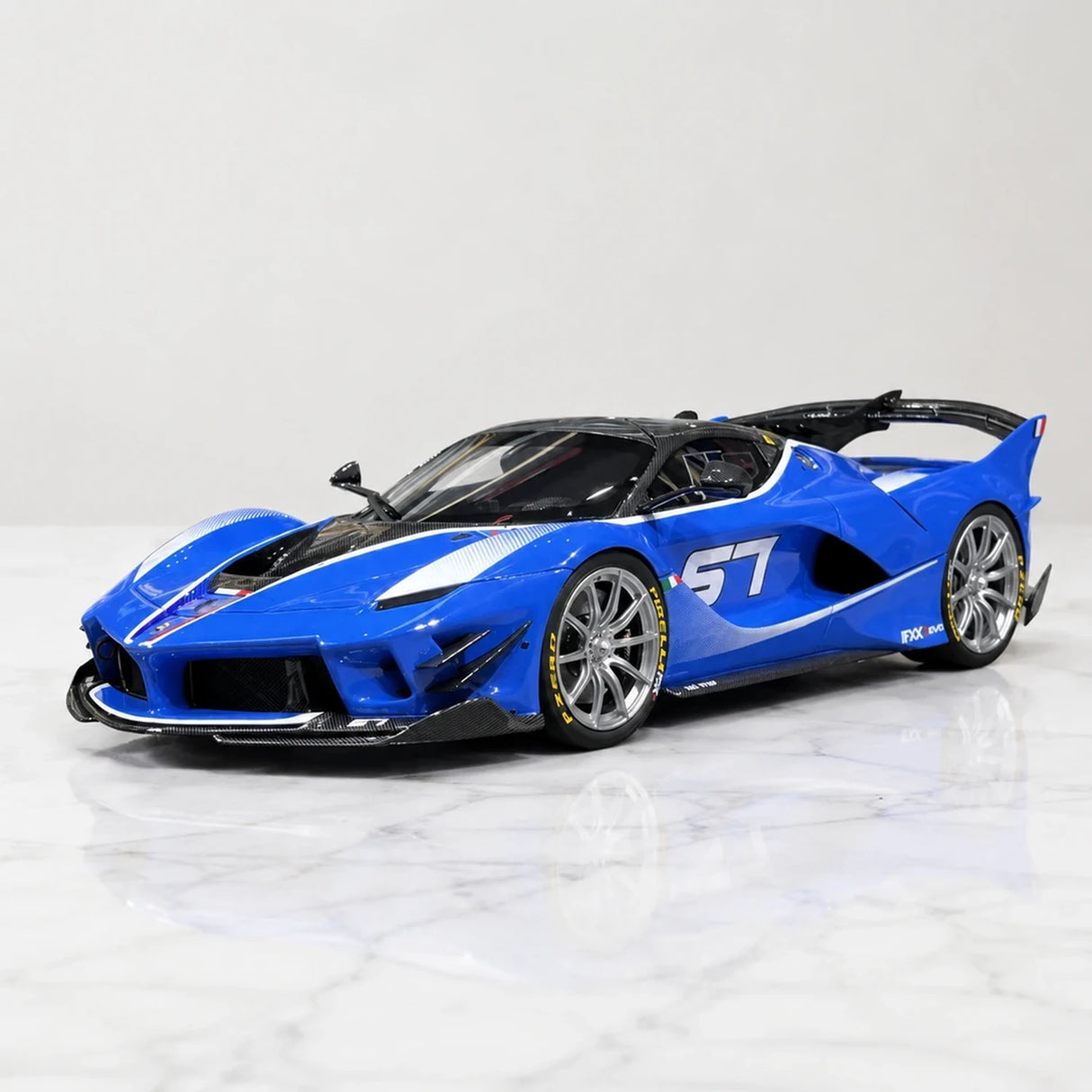 Runner Ferrari 2017 FXX-K Evo Blue 1:18 – راتنج نموذجي قابل للجمع