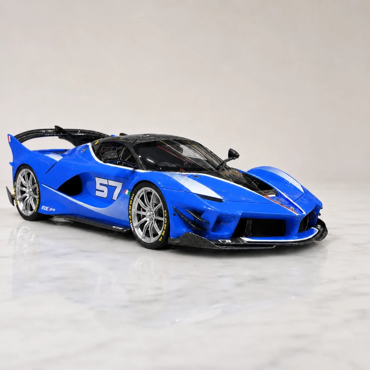 Runner Ferrari 2017 FXX-K Evo Blue 1:18 – راتنج نموذجي قابل للجمع