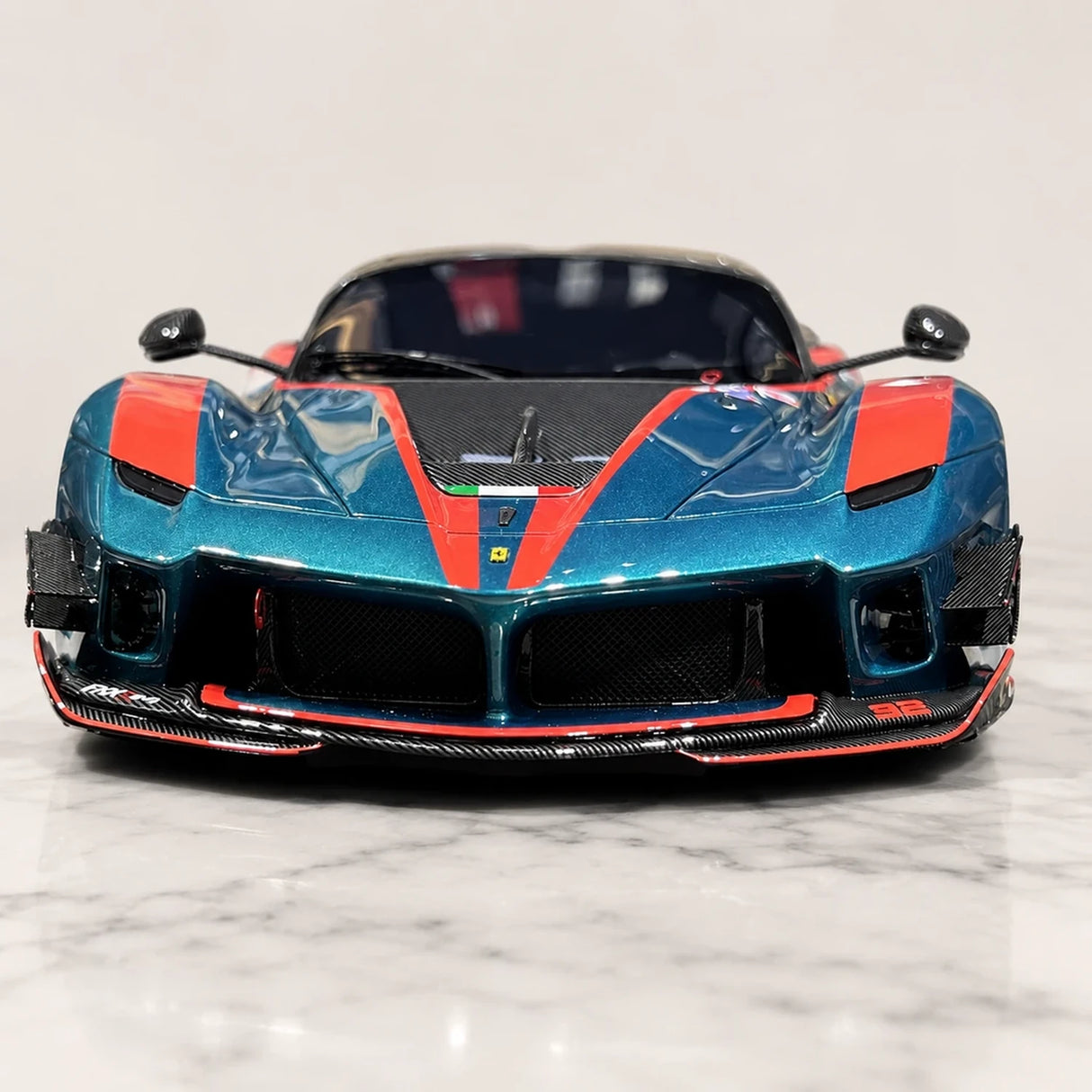 Runner Ferrari 2017 FXX-K Evo Cyan 1:18 – samlarobjekt resinmodellresin