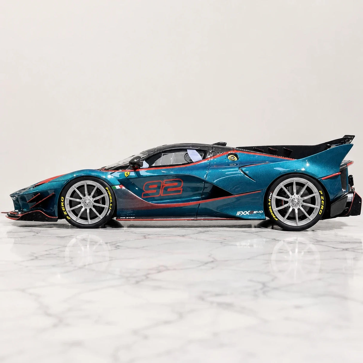 Runner Ferrari 2017 FXX-K Evo Cyan 1:18 – samlarobjekt resinmodellresin