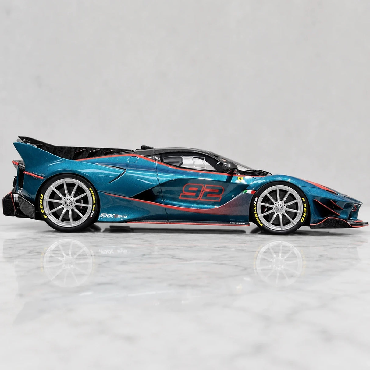 Runner Ferrari 2017 FXX-K Evo Cyan 1:18 – samlarobjekt resinmodellresin