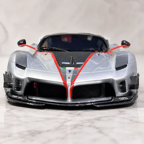 Runner Ferrari 2017 FXX-K Evo Silver 1:18 – نموذج راتنج قابل للجمع