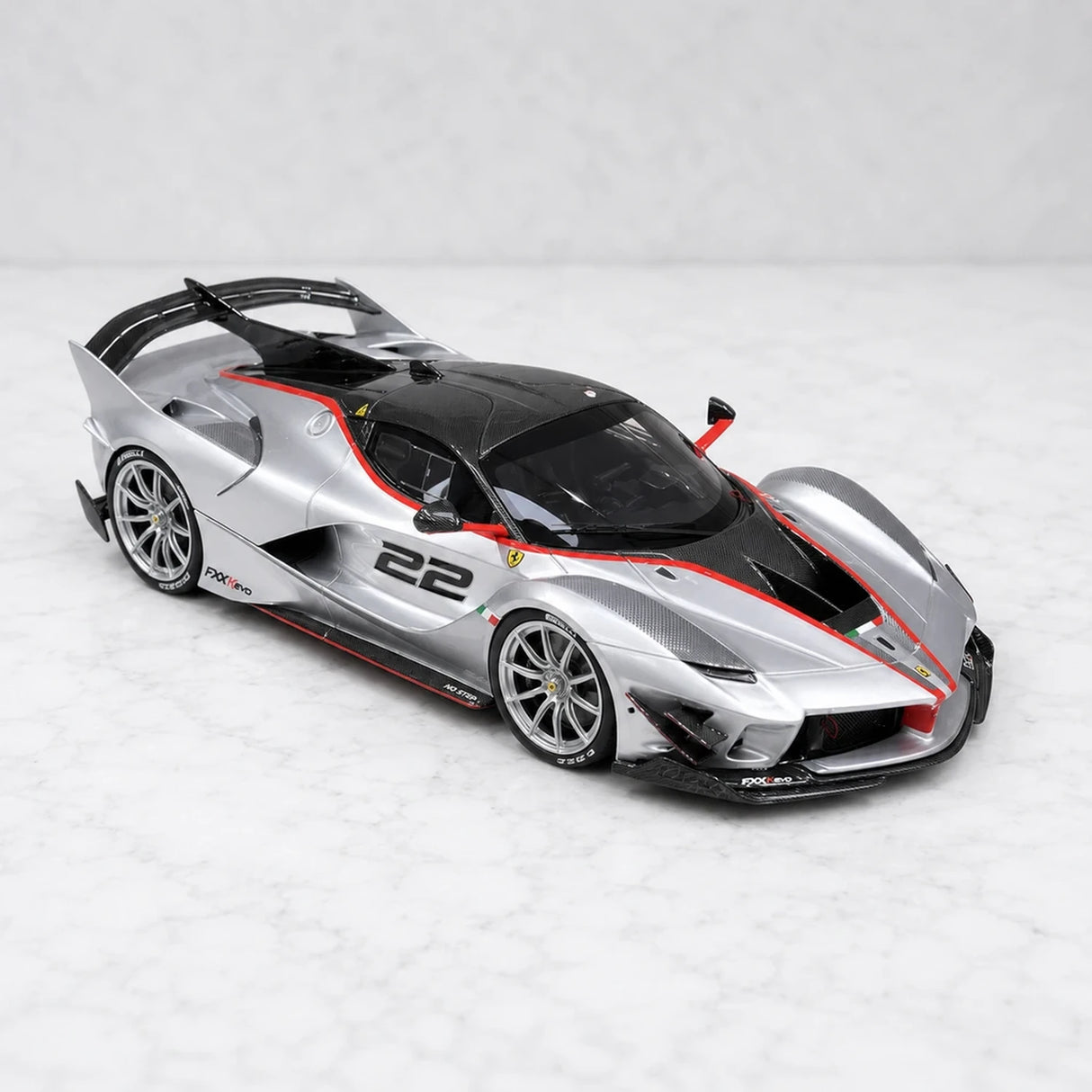 Runner Ferrari 2017 FXX-K Evo Silver 1:18 – samlarresin resinmodellresin