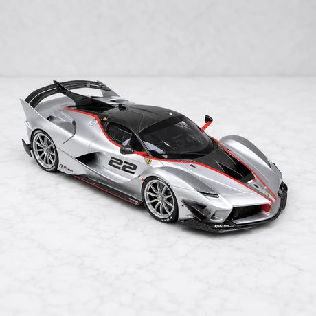 Runner Ferrari 2017 FXX-K Evo Silver 1:18 – نموذج راتنج قابل للجمع