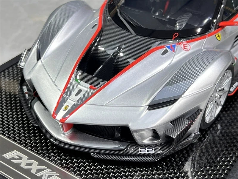 Runner Ferrari 2017 FXX-K Evo Silver 1:18 – samlarresin resinmodellresin
