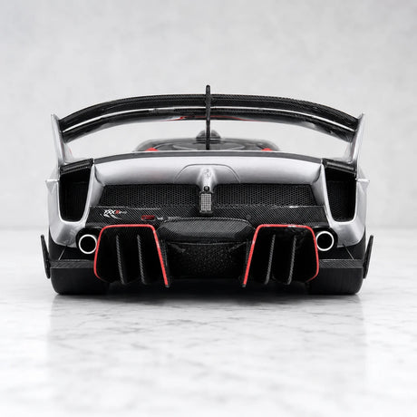Runner Ferrari 2017 FXX-K Evo Silver 1:18 – نموذج راتنج قابل للجمع