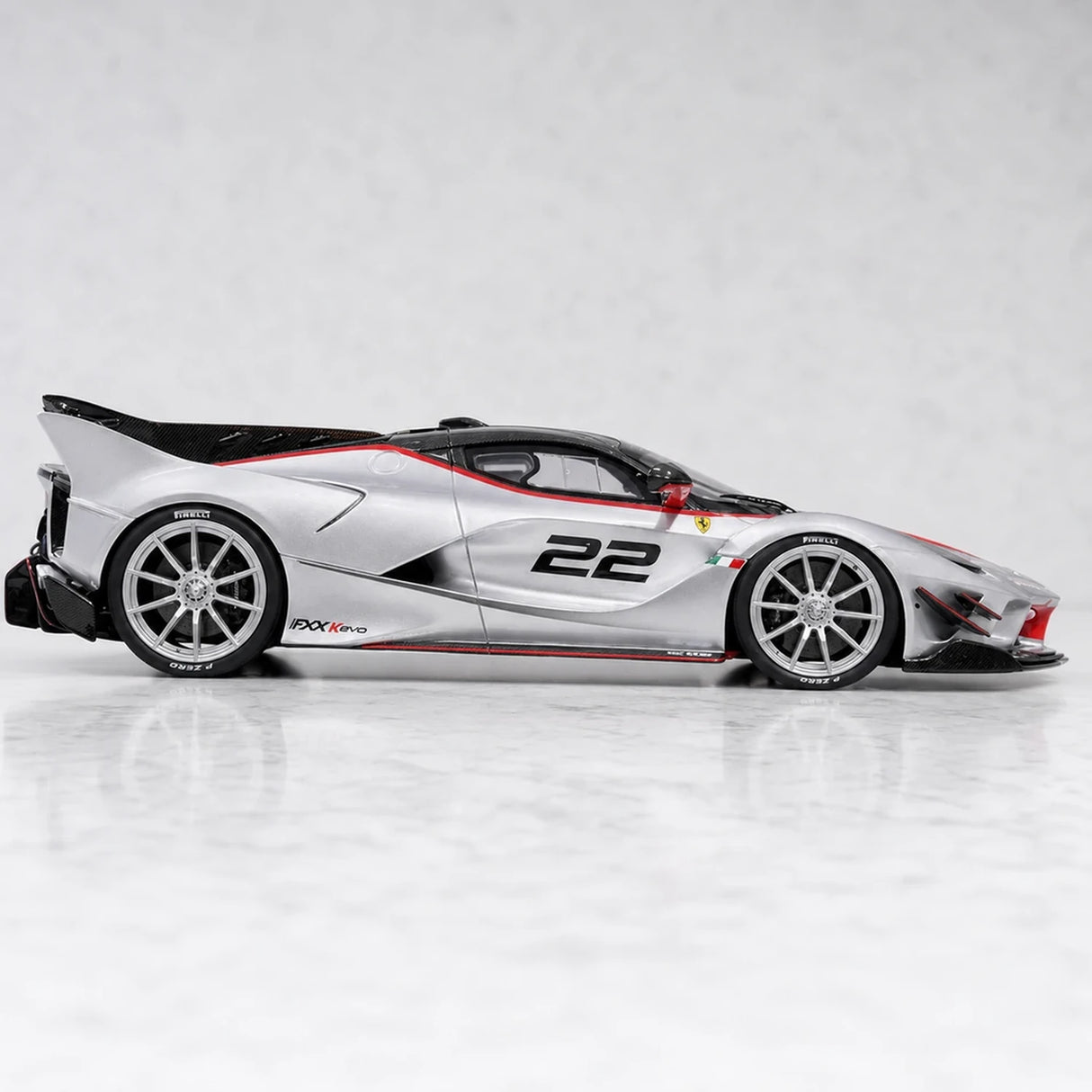 Runner Ferrari 2017 FXX-K Evo Silver 1:18 – samlarresin resinmodellresin