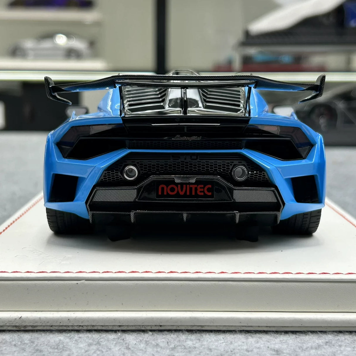 Runner Lamborghini 2021 Huracan STO Novitec Blue 1:18 – نموذج راتنج قابل للجمع