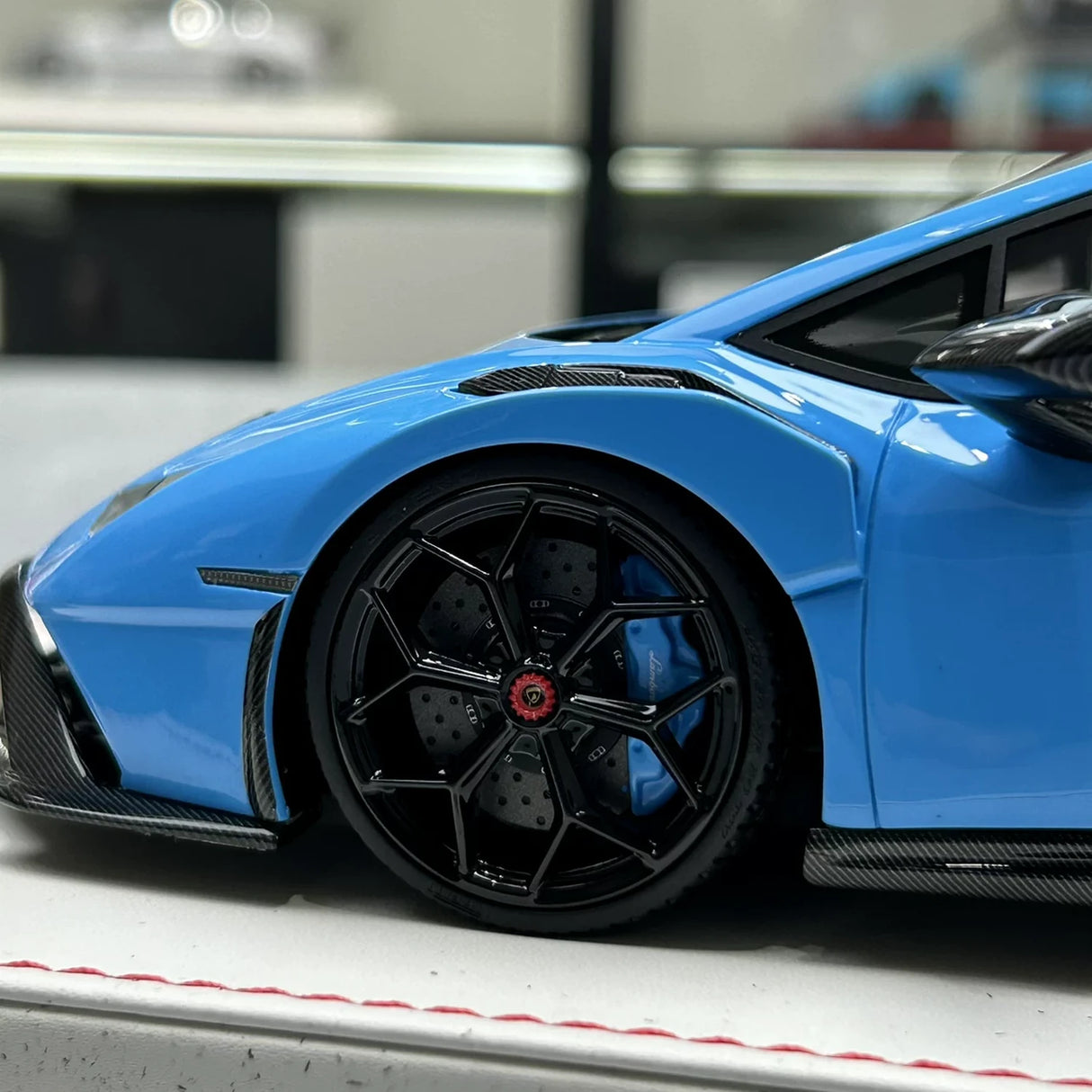 Runner Lamborghini 2021 Huracan STO Novitec Blue 1:18 – نموذج راتنج قابل للجمع