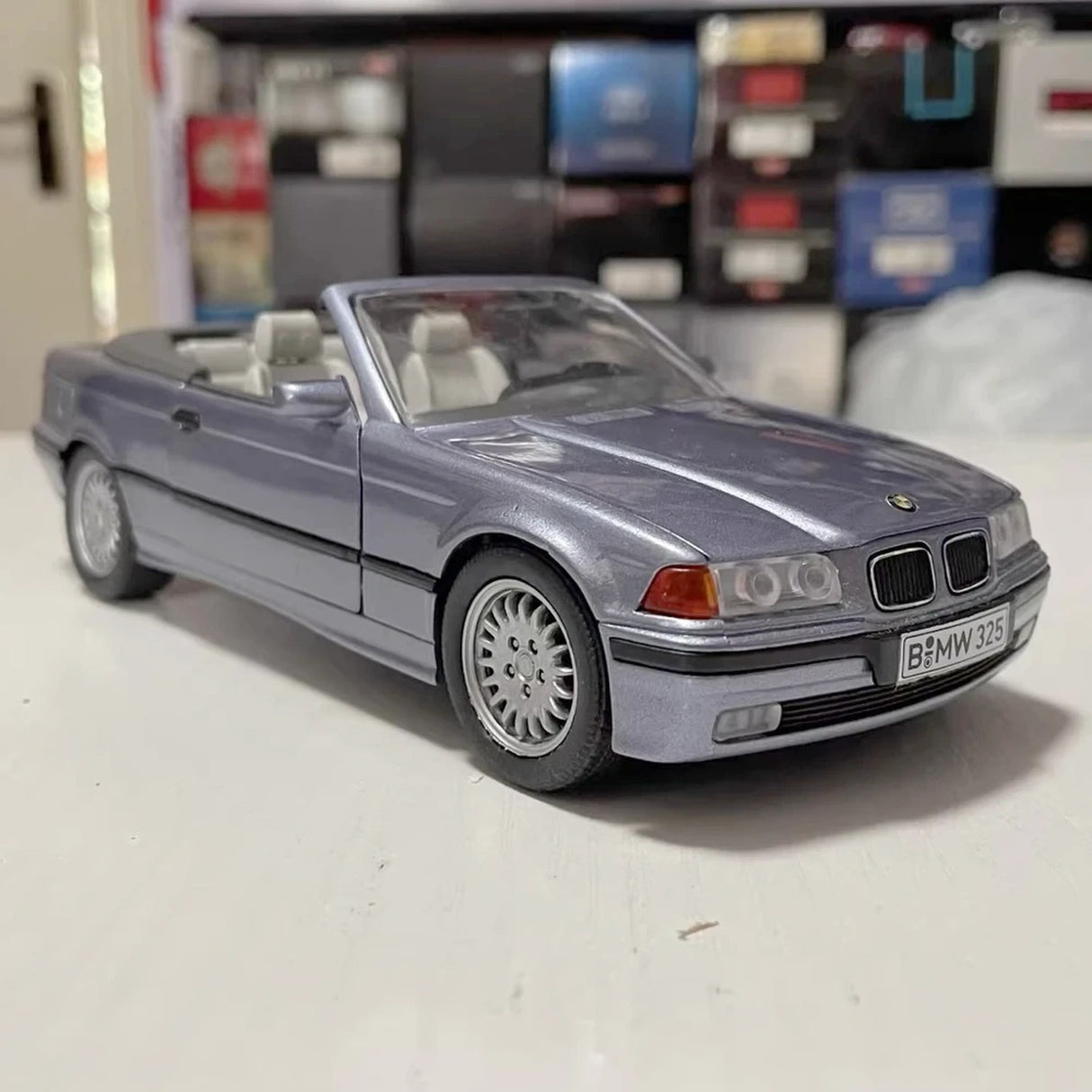 Schabak BMW 1995 E36 325 Cabrio Blue 1:24 – kolekcjonerski model odlewany z odlewu