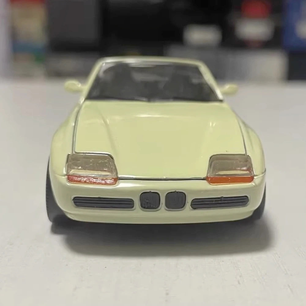 [Schabak] 1-43 BMW 1989 E30 Z1 Yellow pienoismalli Die-Cast