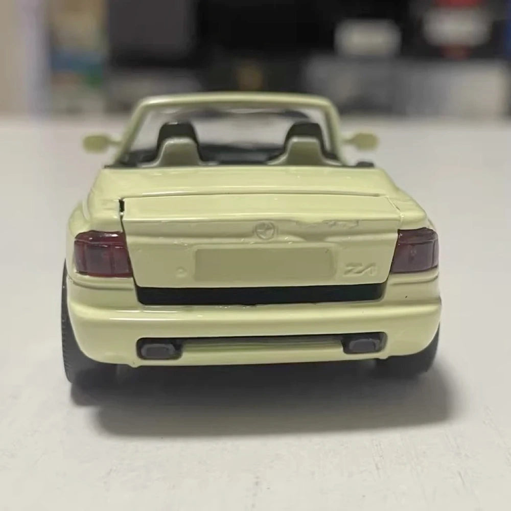 [Schabak] 1-43 BMW 1989 E30 Z1 Yellow pienoismalli Die-Cast
