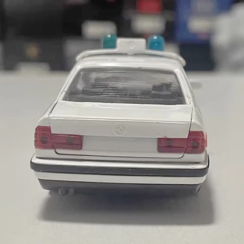 [Schabak] 1:43 BMW 1989 E34 535i Emergency Ambulance pienoismalli Die-Cast