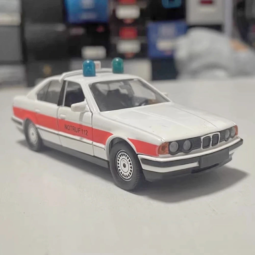 [Schabak] 1:43 BMW 1989 E34 535i Emergency Ambulance pienoismalli Die-Cast