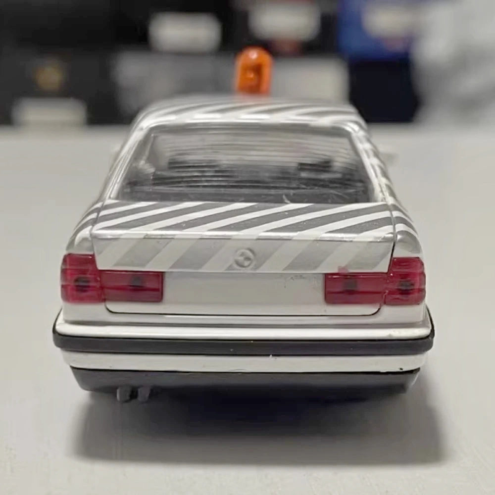 [Schabak] 1-43 BMW 1989 E34 535i Service Model Car Die-Cast