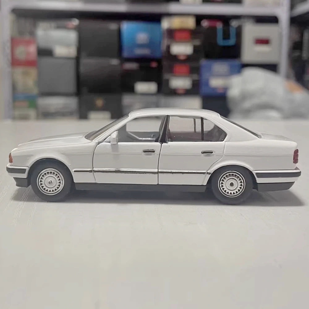 [Schabak] 1:43 BMW 1989 E34 535i White Model Car Die-Cast