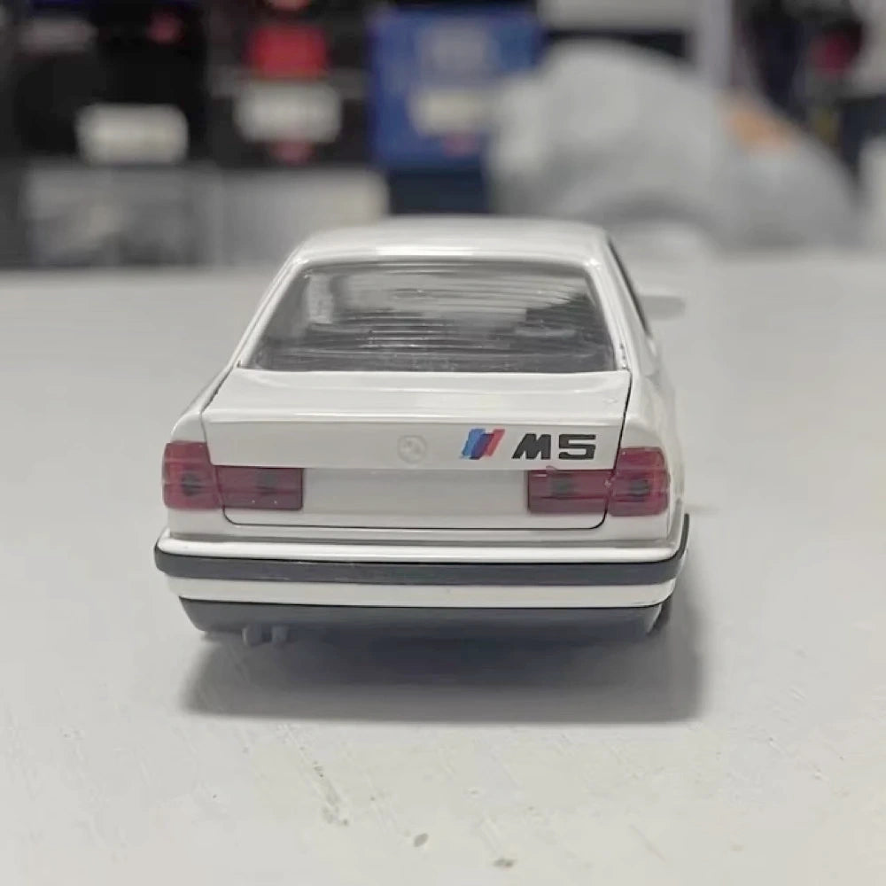 [Schabak] 1:43 BMW 1989 E34 535i White Model Car Die-Cast