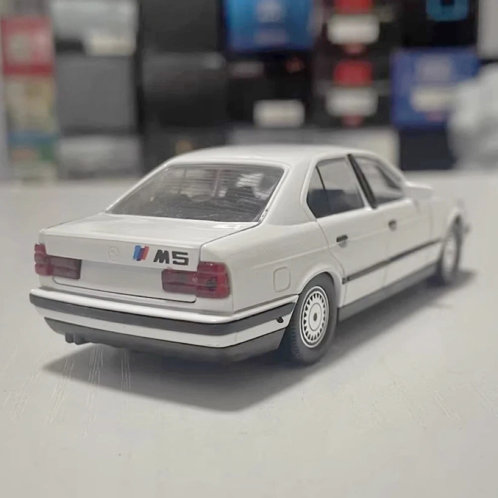 [Schabak] 1:43 BMW 1989 E34 535i White Model Car Die-Cast