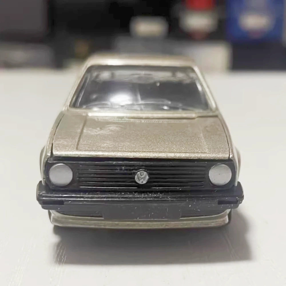 [Schabak] 1:43 Volkswagen 1983 Golf MK2 oro modellino di auto Die-Cast