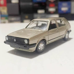 [Schabak] 1:43 Volkswagen 1983 Golf MK2 oro modellino di auto Die-Cast
