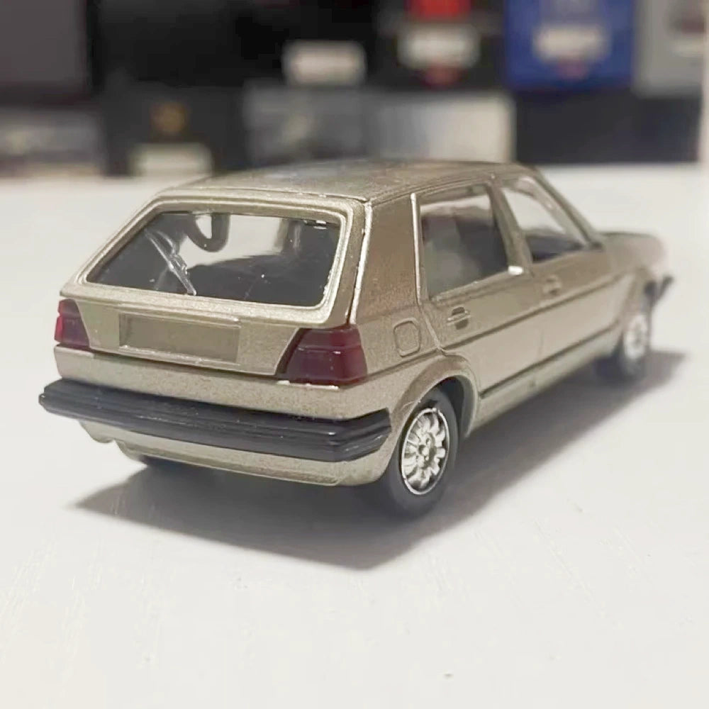 [Schabak] 1:43 Volkswagen 1983 Golf MK2 oro modellino di auto Die-Cast