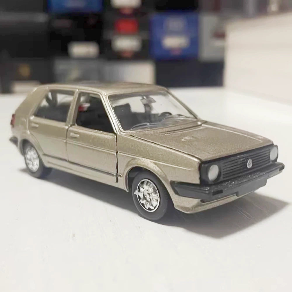 [Schabak] 1:43 Volkswagen 1983 Golf MK2 Gold Model Car Die-Cast