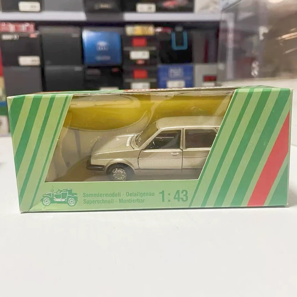 [Schabak] 1:43 Volkswagen 1983 Golf MK2 oro modellino di auto Die-Cast