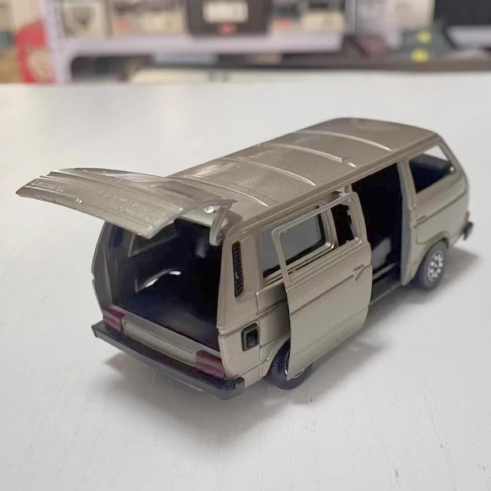 [Schabak] 1:43 Volkswagen 1985 Caravelle Syncro Gold Model Car Die-Cast