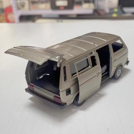 [Schabak] 1:43 Volkswagen 1985 Caravelle Syncro Gold Model Car Die-Cast