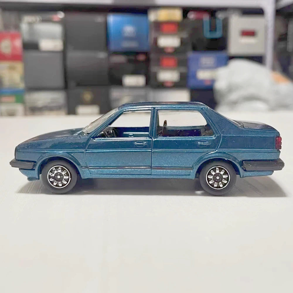 [Schabak] 1:43 Volkswagen 1985 Jetta MK2 Blue Model Car Die-Cast