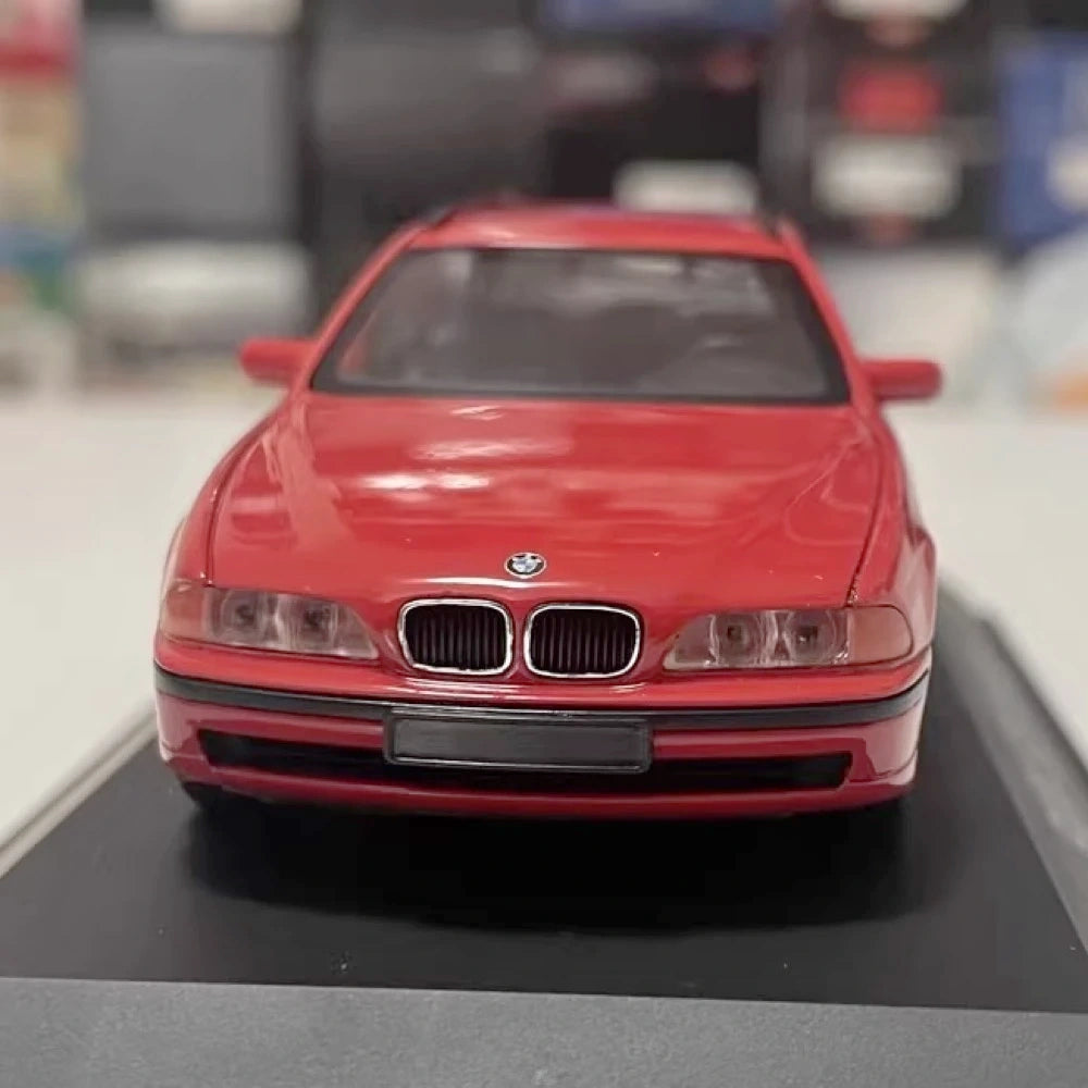 [Schuco] 1:43 BMW 1997 E39 528i Touring rosso modellino di auto Die-Cast