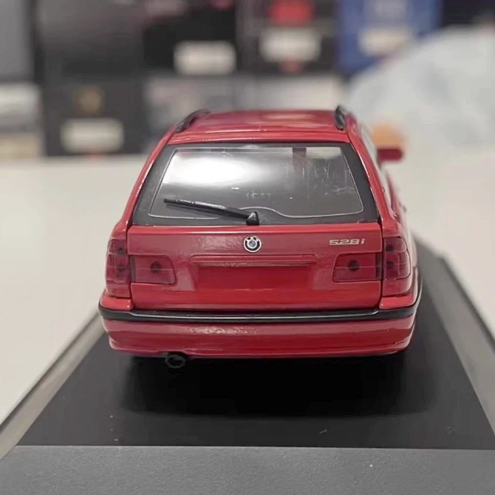 [Schuco] 1:43 BMW 1997 E39 528i Touring rosso modellino di auto Die-Cast