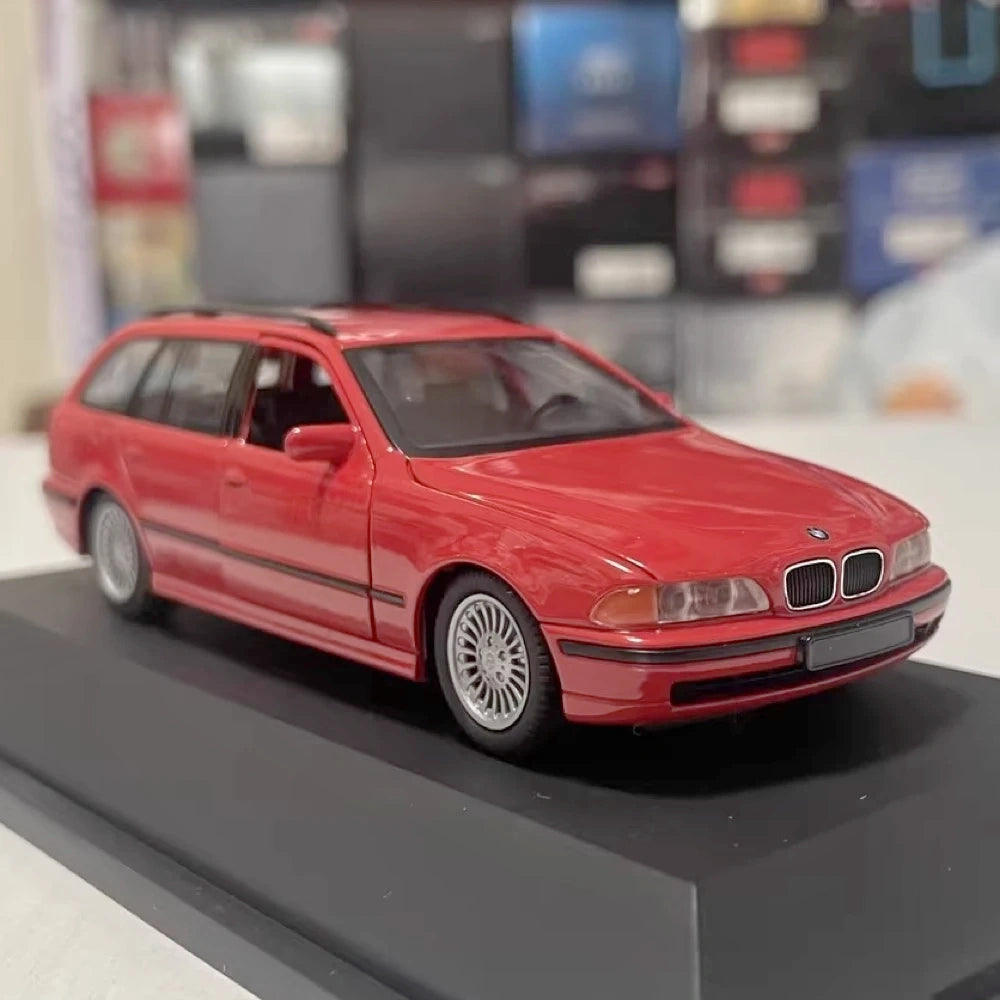 [Schuco] 1:43 BMW 1997 E39 528i Touring rosso modellino di auto Die-Cast