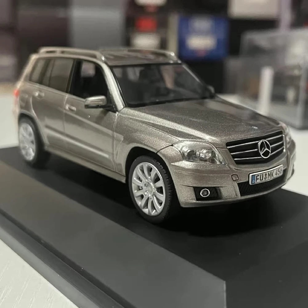 [Schuco] 1:43 Mercedes-Benz 2008 GLK-Klasse X204 Brown Model Car Die-Cast
