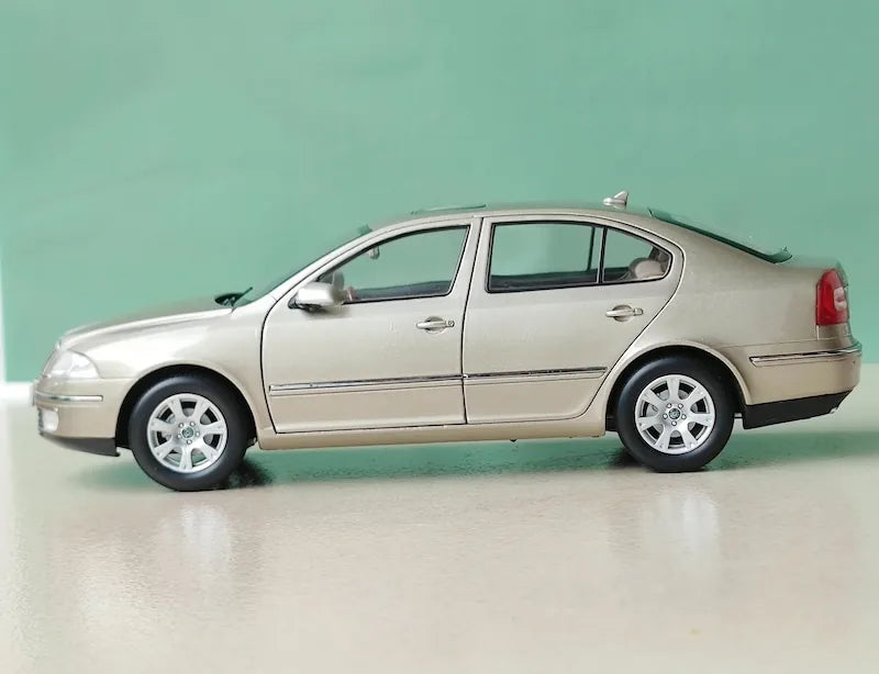 1:18 Skoda 2004 Octavia Die Cast Model Car